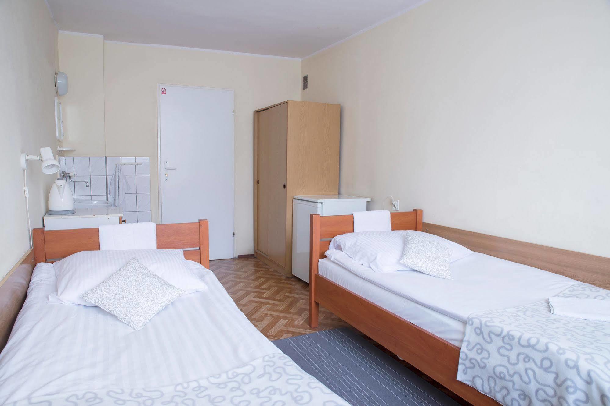 Trio Hostel Вроцлав Екстер'єр фото